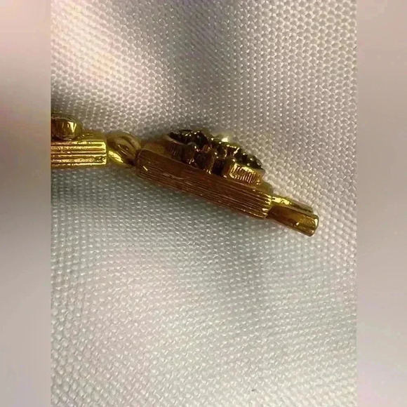 Beautiful Vintage unSigned Goldette Victorian Revival Slide Charm Bracelet - Picture 8 of 16